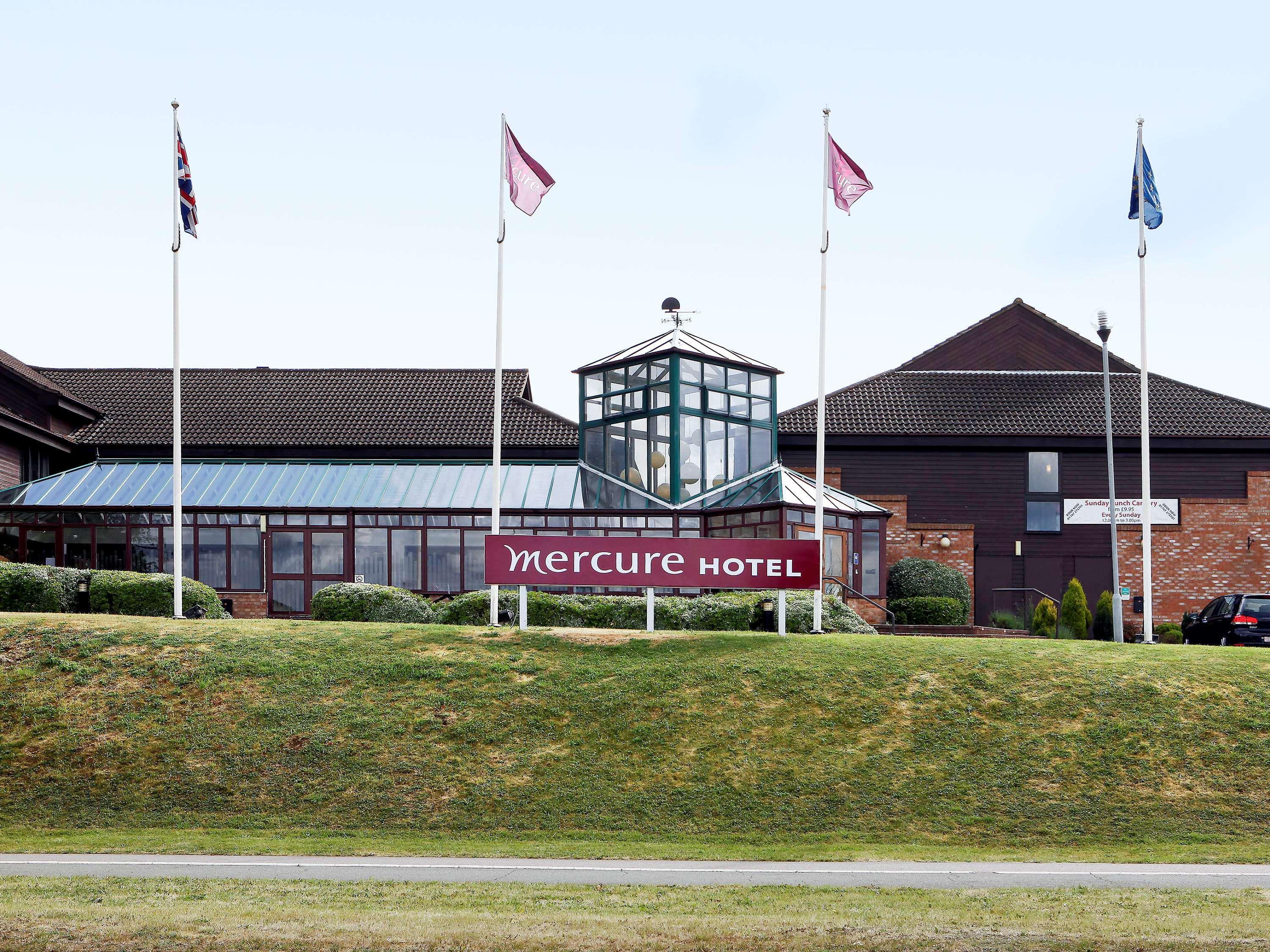 Mercure Hatfield Oak Hotel Bagian luar foto