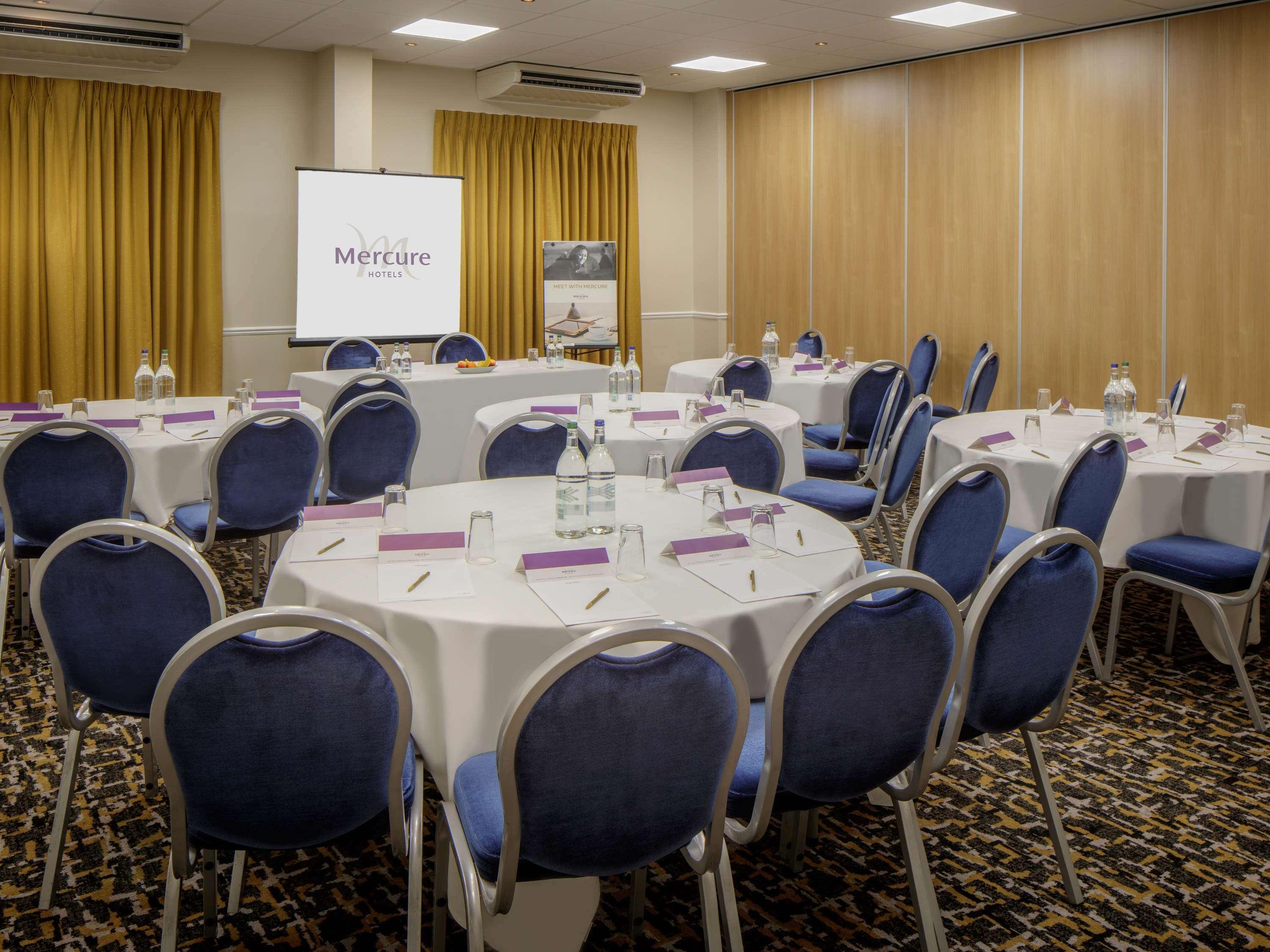 Mercure Hatfield Oak Hotel Bagian luar foto