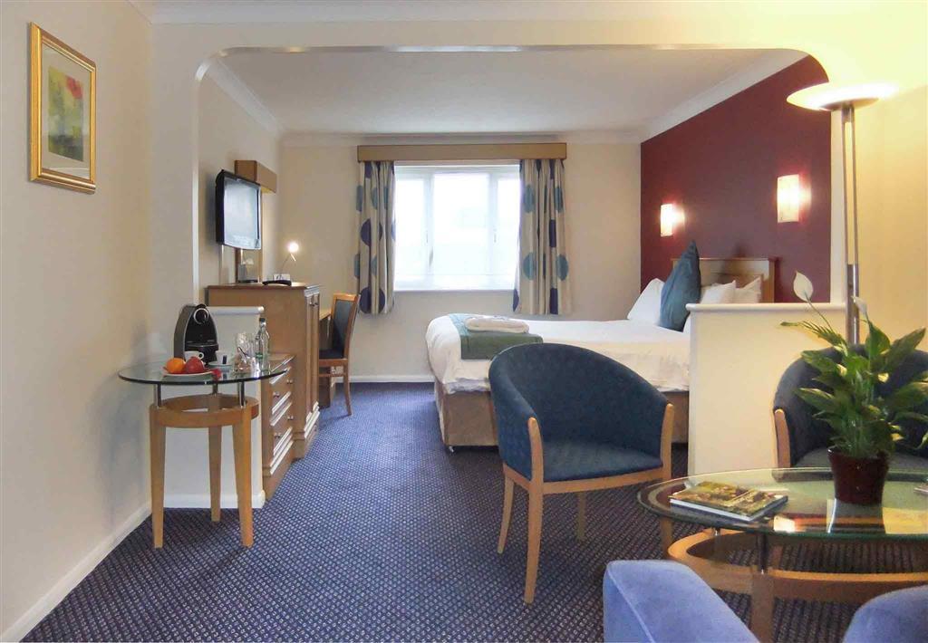 Mercure Hatfield Oak Hotel Bagian luar foto