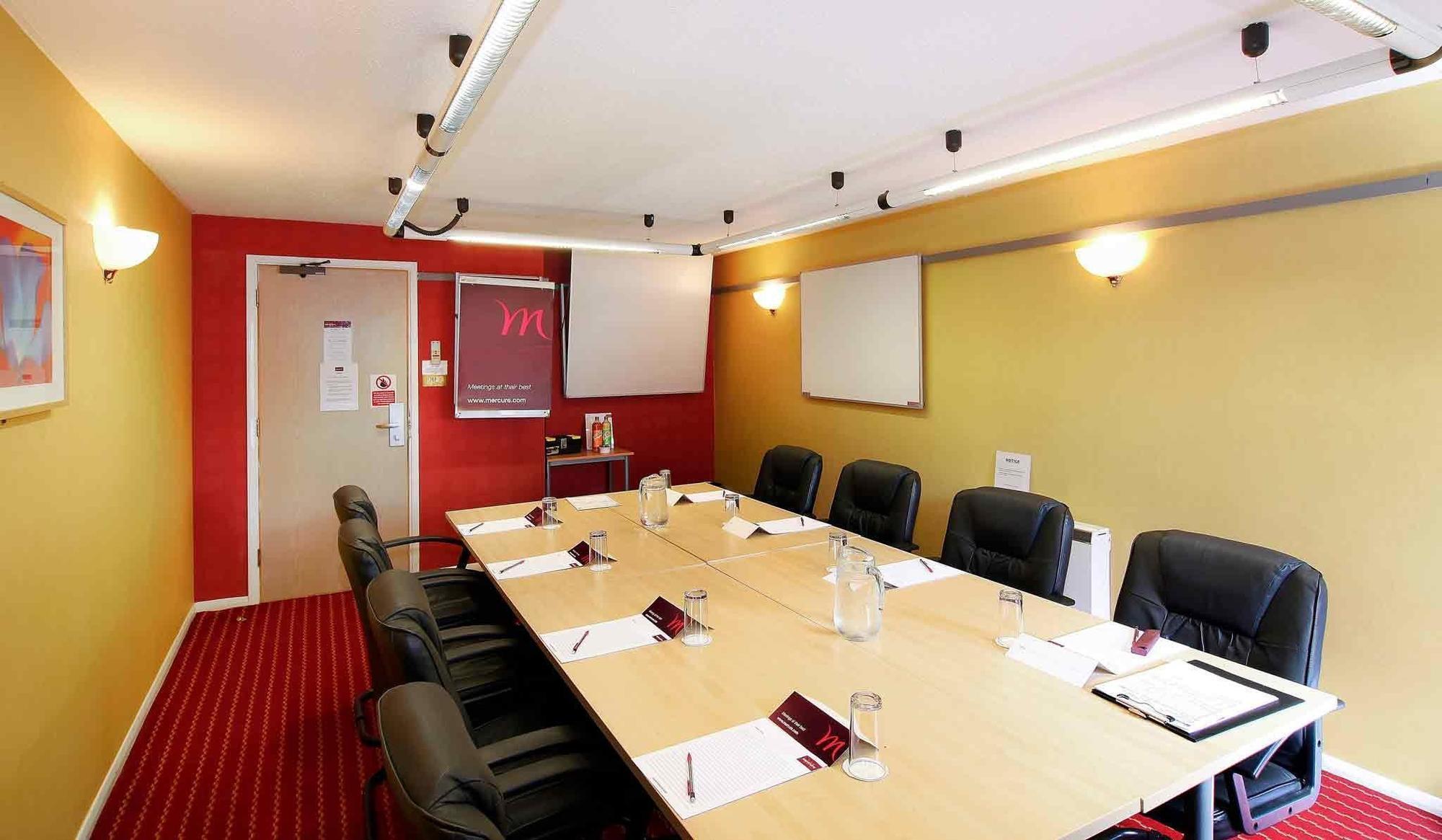 Mercure Hatfield Oak Hotel Bagian luar foto