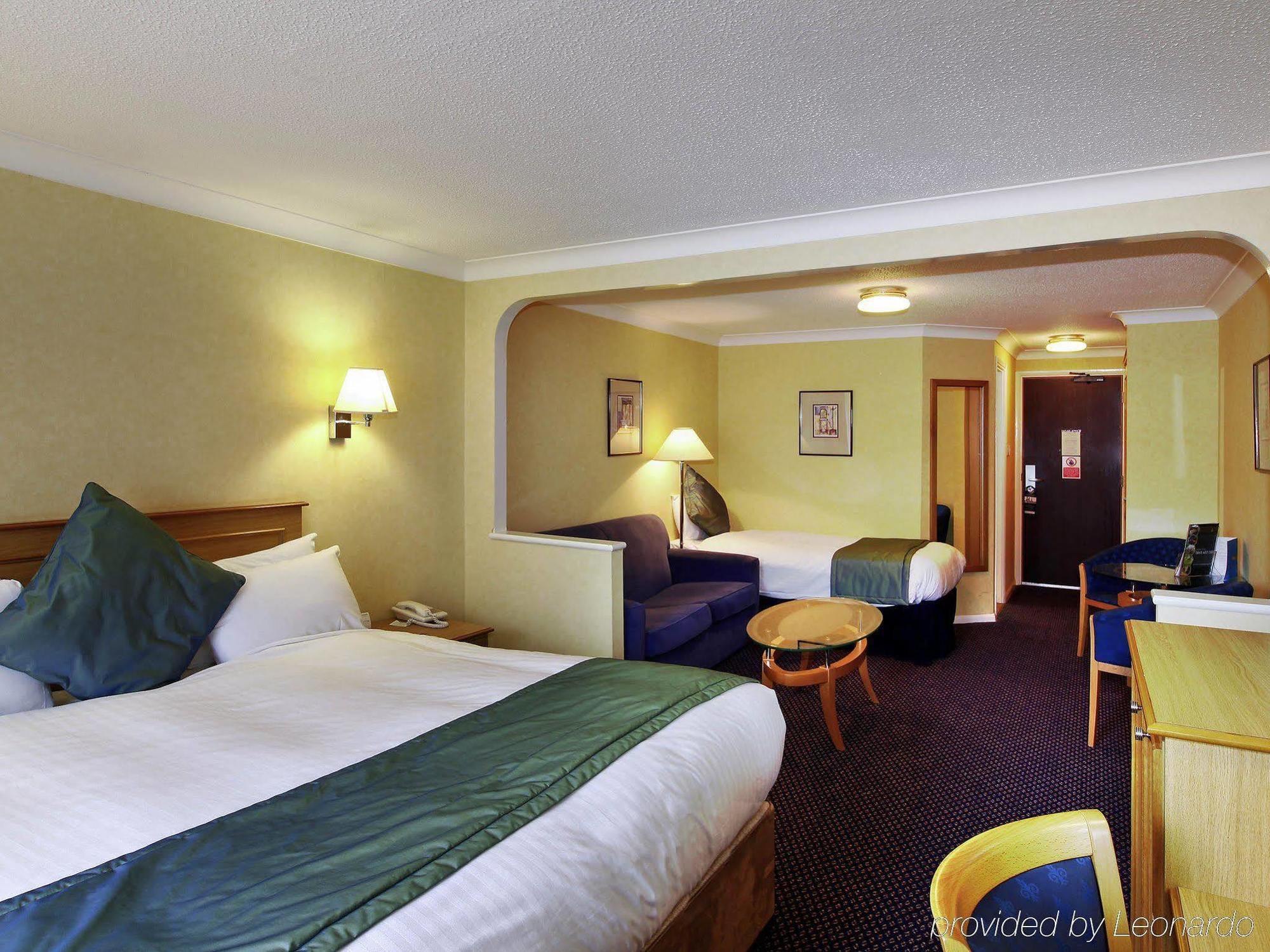 Mercure Hatfield Oak Hotel Bagian luar foto