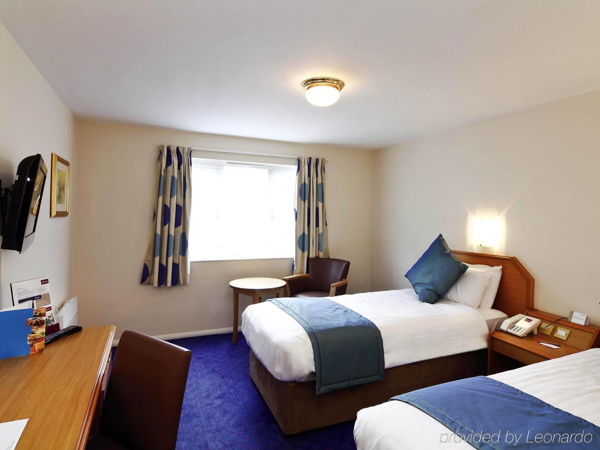 Mercure Hatfield Oak Hotel Bagian luar foto